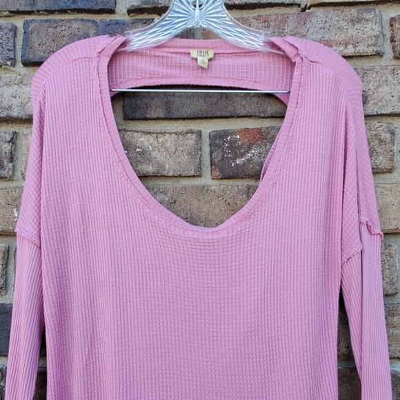 True Craft Open Back Long-Sleeve - Picture 2 of 8